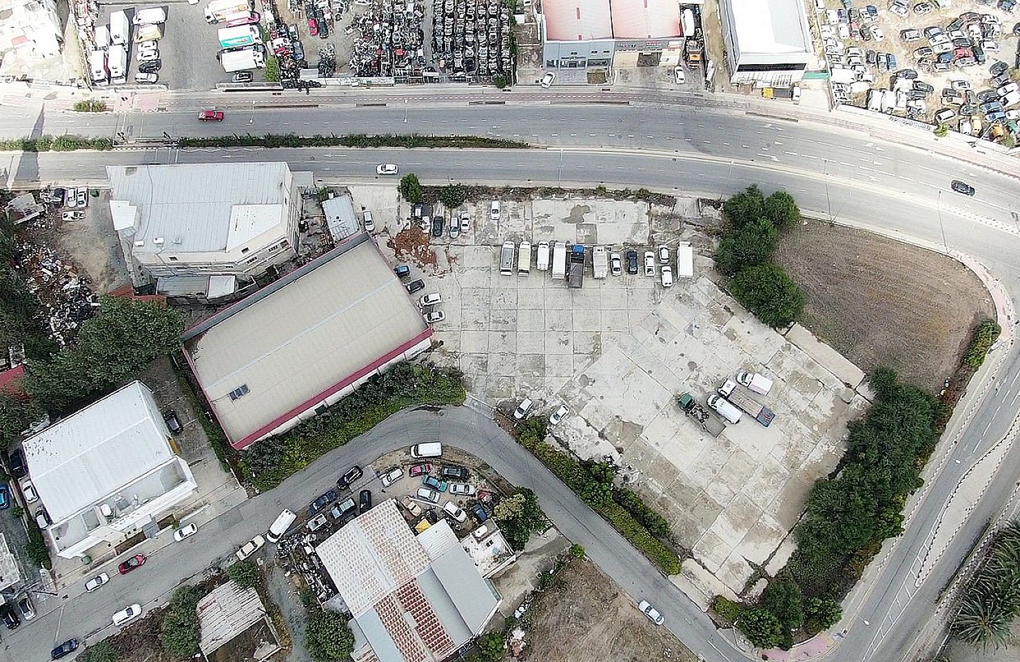 Industrial Plot with Building in Kaimakli, Nicosia