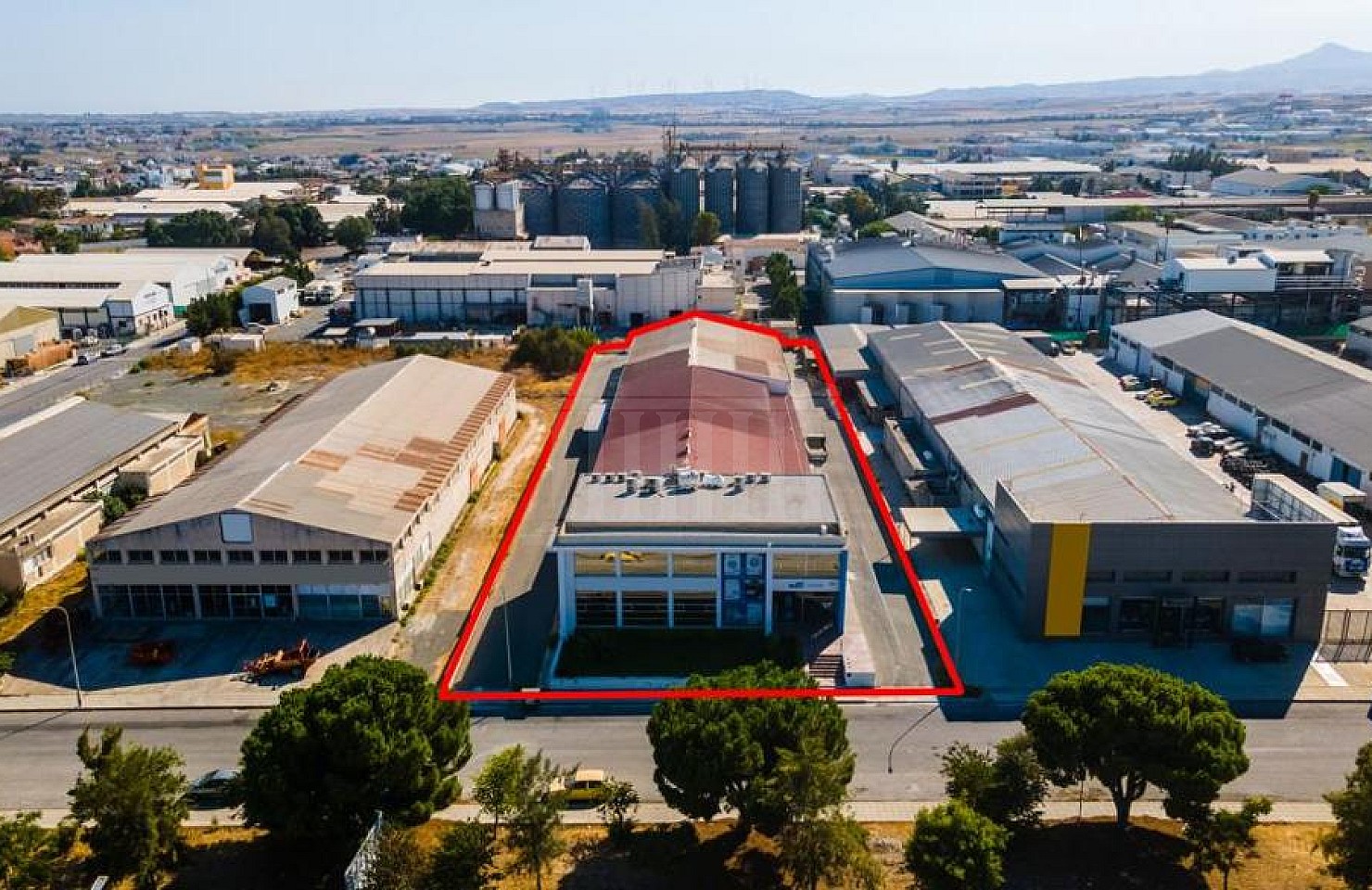 Warehouse with Showroom in Agios Nicolaos, Larnaka
