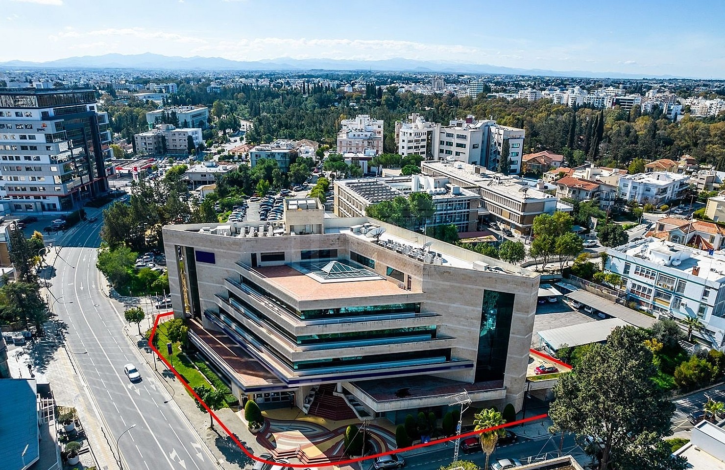 Commercial Building in Central Location