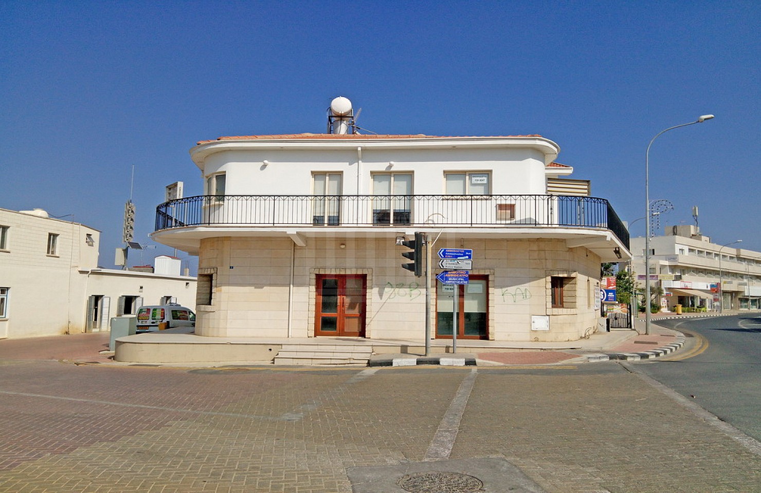 Mixed-use building in Deryneia, Ammochostos