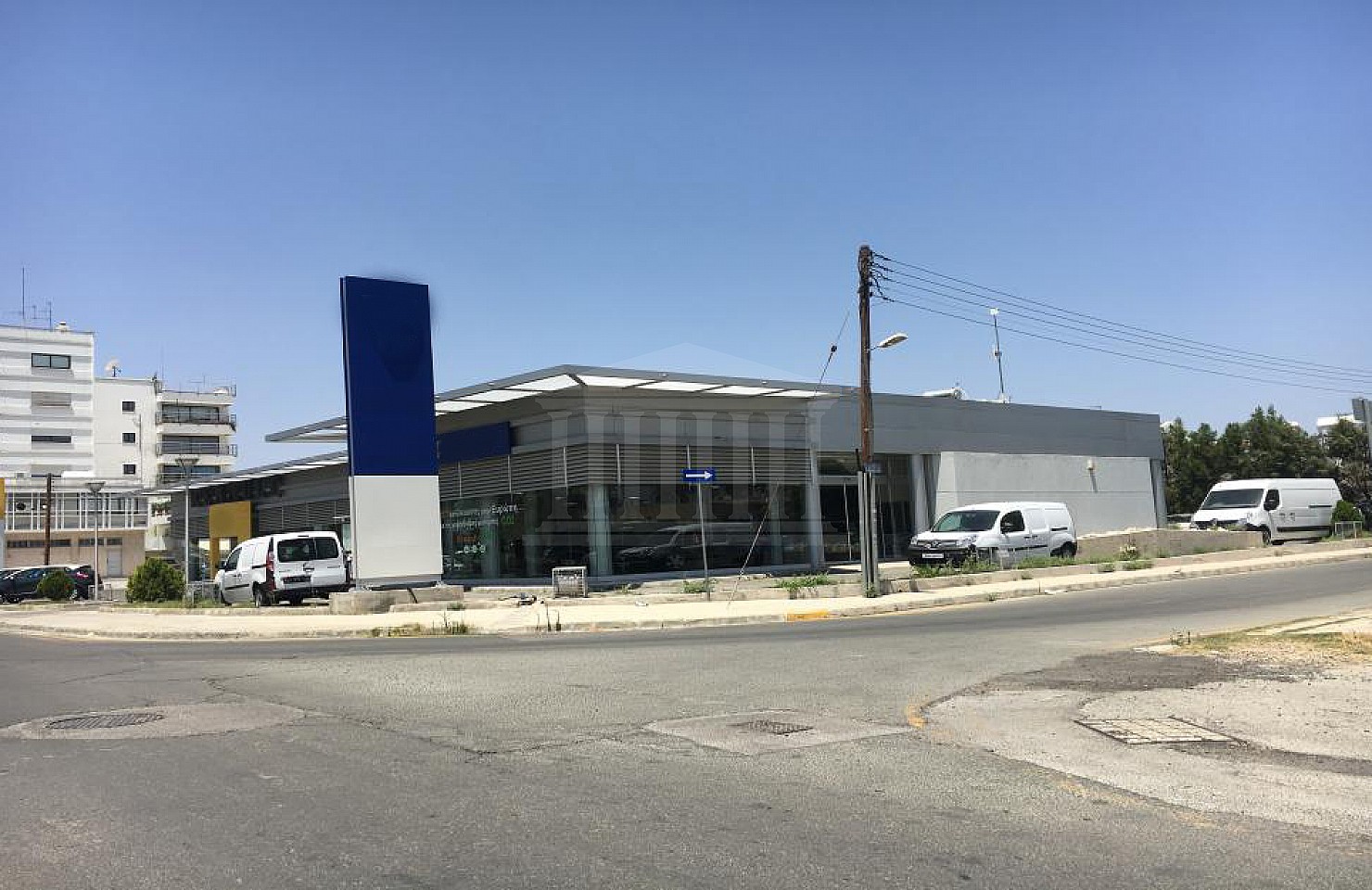 Commercial Warehouse/Showroom in Agios Dometios, Nicosia