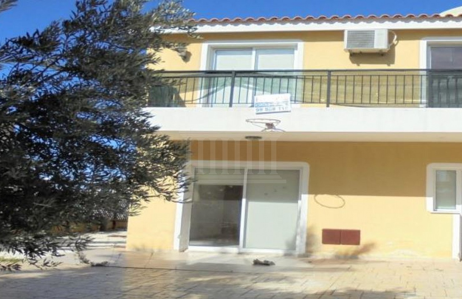 Three-bedroom House in Chloraka, Paphos