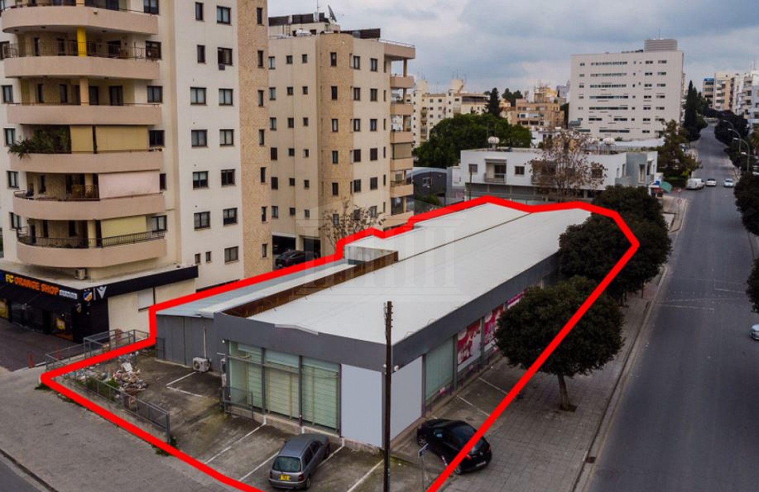 Commercial plot with retail store in Agioi Omologites, Nicosia