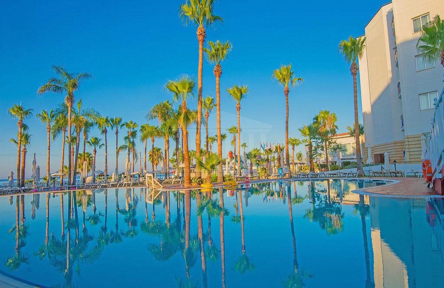 Front Beach  Hotel In Protaras with 191 rooms