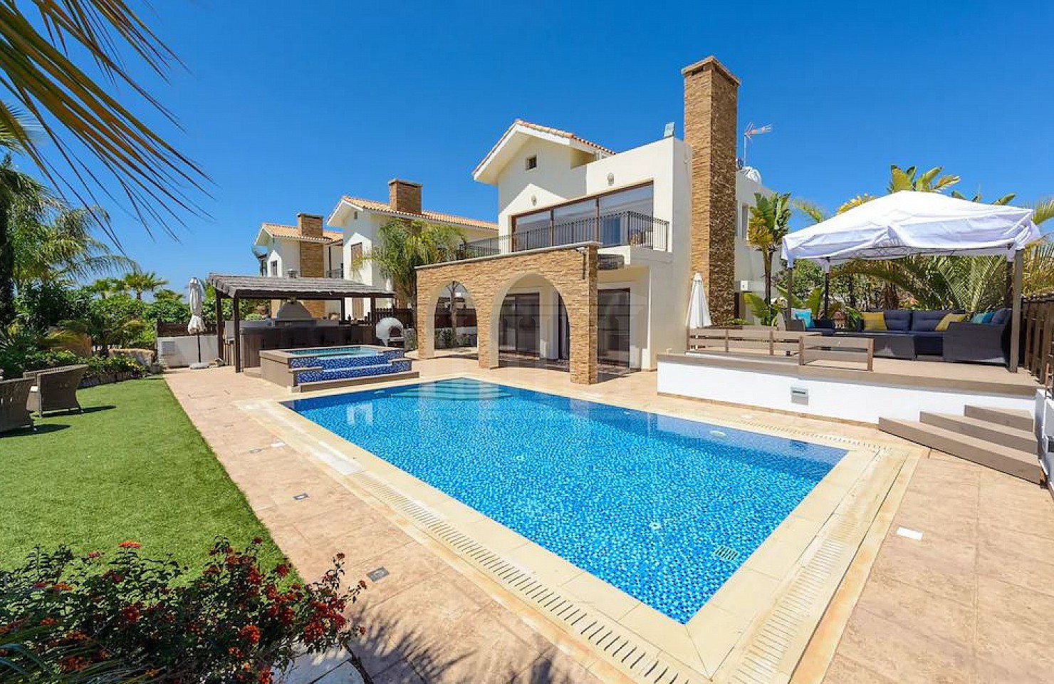 Three Bedroom Seafront Villa in Agia Napa