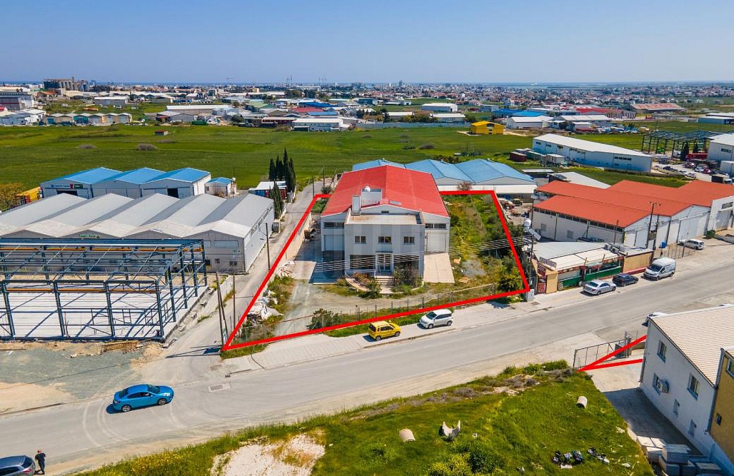 Industrial warehouse and field in Aradippou, Larnaka