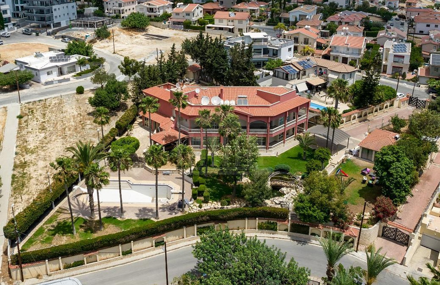 Luxury Six Bedroom House in Agios Athanasios, Limassol