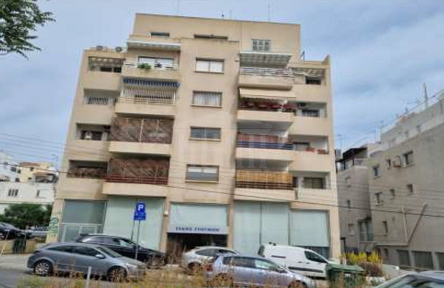 Three-Bedroom Apartment in Agioi Omologites, Nicosia